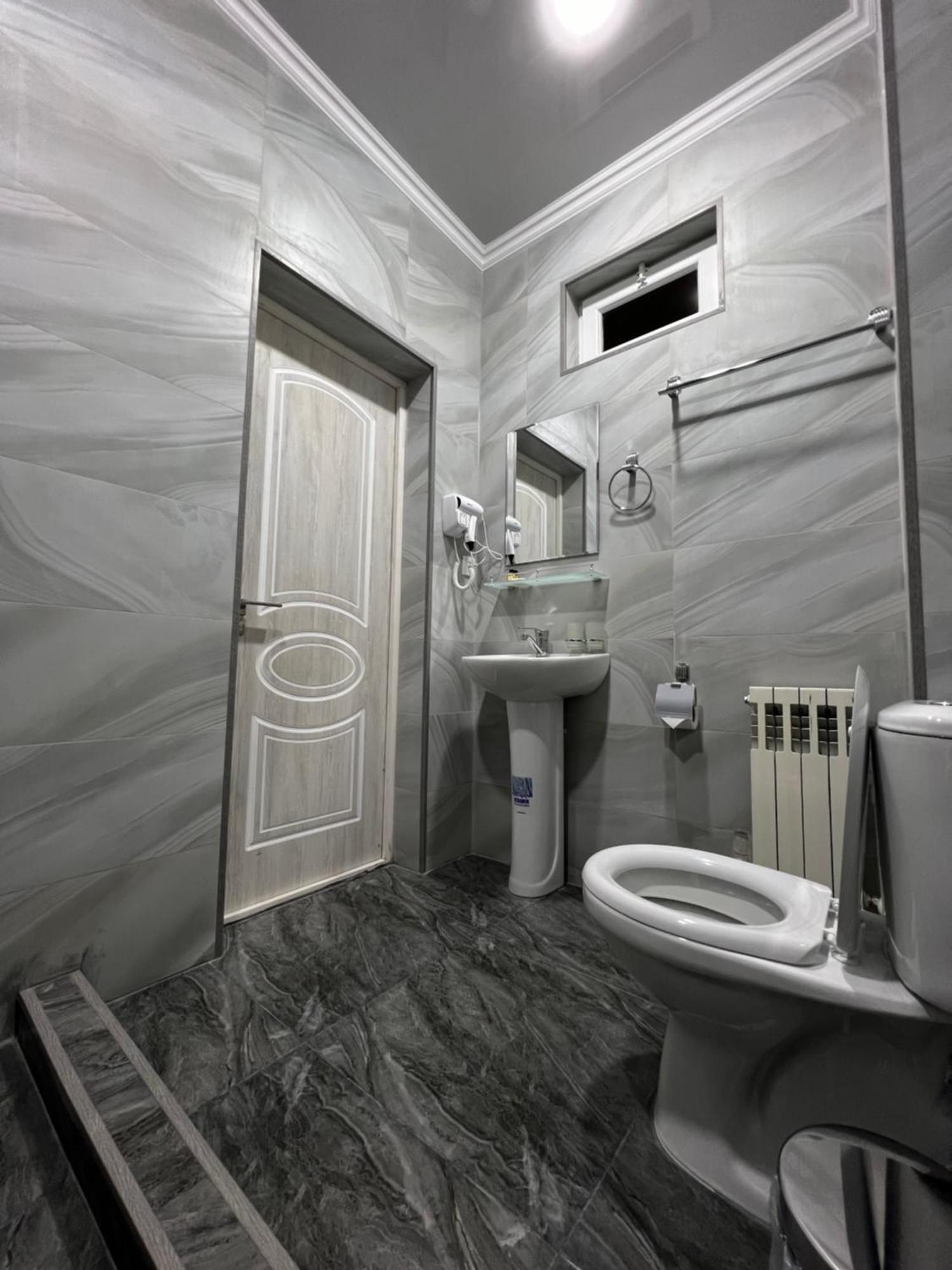Art Tashkent Hotel Buitenkant foto